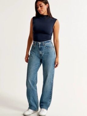 Abercrombie & Fitch  High Rise The Loose on Med Vintage Wash Size 27
